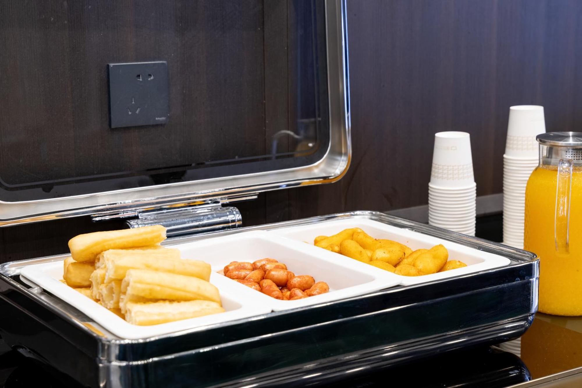 Beijing Tangfu Sanlitun Boutique Hotel---Breakfast, Restaurant And Bar, Close To Tian'Anmen Square Forbidden City Temple Of Heaven, Laundry, Gym, Robot, Ticket Service, Located In City Center Metro Line 2, One Station To Airport Express Exterior photo
