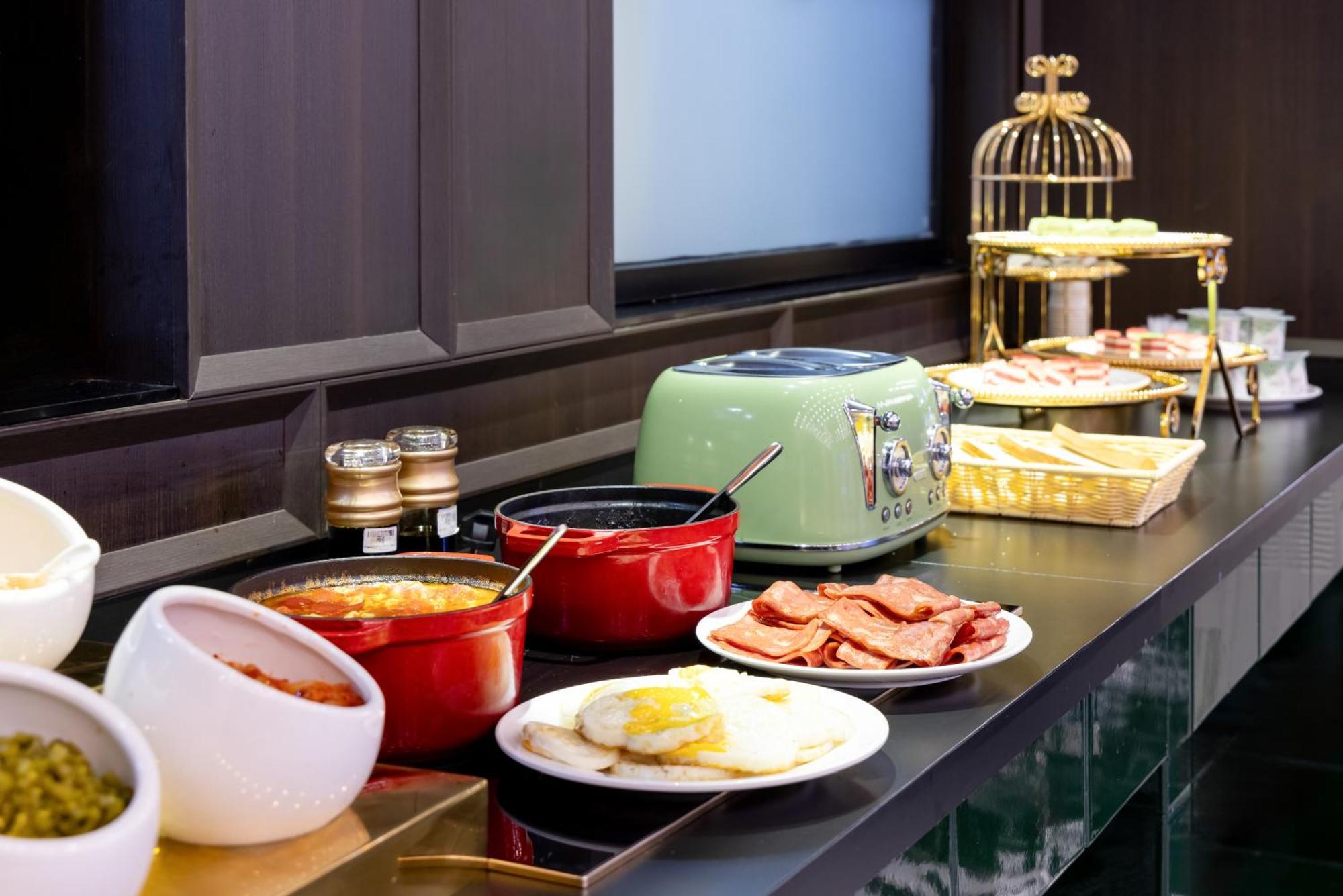 Beijing Tangfu Sanlitun Boutique Hotel---Breakfast, Restaurant And Bar, Close To Tian'Anmen Square Forbidden City Temple Of Heaven, Laundry, Gym, Robot, Ticket Service, Located In City Center Metro Line 2, One Station To Airport Express Exterior photo